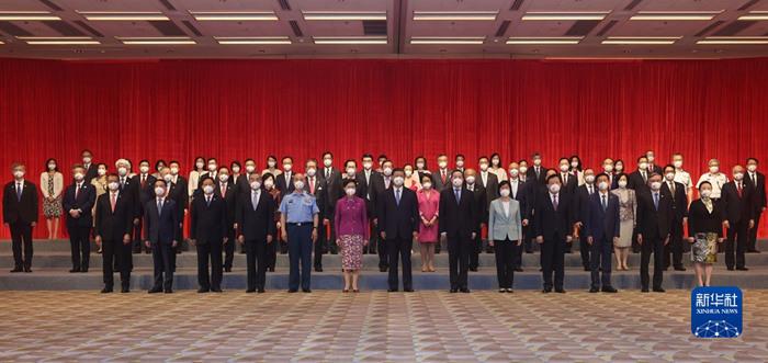 習近平會見香港特別行政區(qū)行政、立法、司法機關負責人