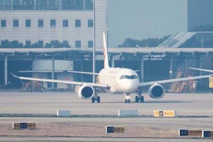 東航C919國產大飛機執(zhí)飛第三條定期航線“滬陜快線”