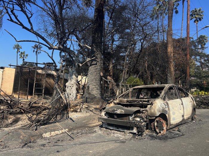 美國(guó)洛杉磯火災(zāi)現(xiàn)場(chǎng)滿(mǎn)目瘡痍