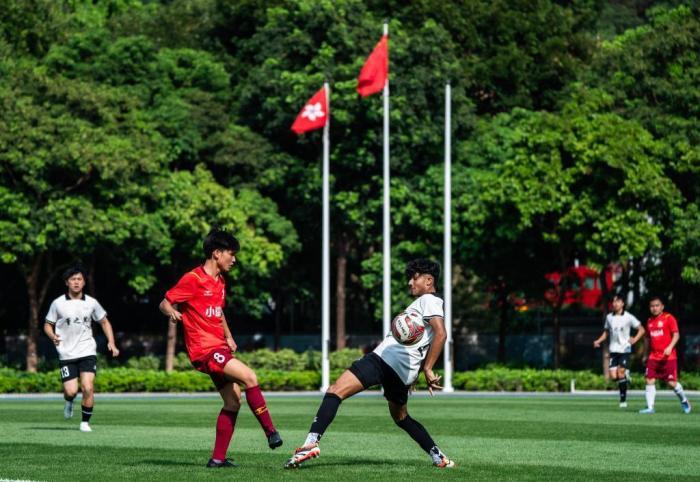 貴州村超足球小將與香港足球少年“過招”交流