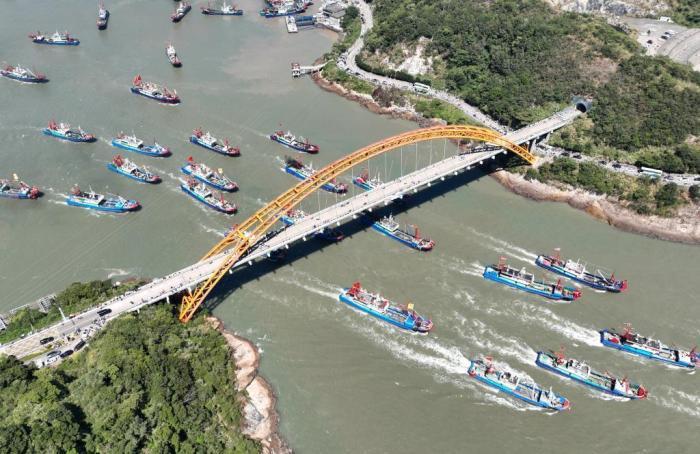 中國(guó)東海全面開(kāi)漁 浙江象山千帆競(jìng)發(fā)