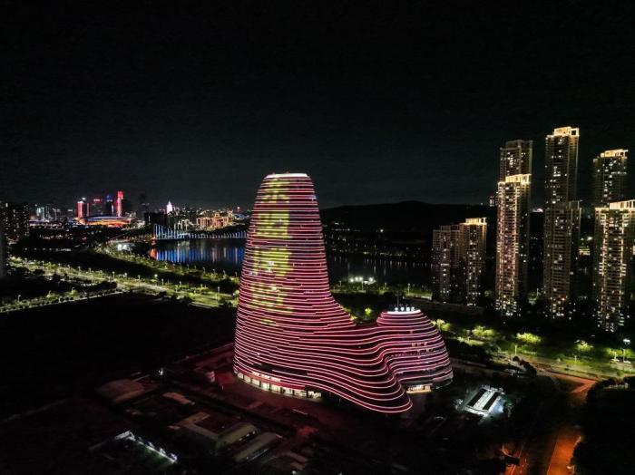 廣西南寧高樓、地標(biāo)“點(diǎn)燈”迎東博