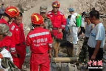 救援隊繼續在舟曲縣城展開大搜索