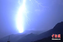 甘肅舟曲災區電閃雷鳴