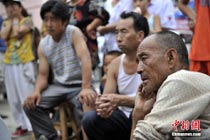 民眾安置點看電視了解災情