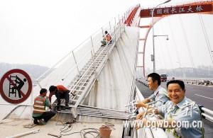 妻子致電丈夫告知輕生念頭后與情人跳橋