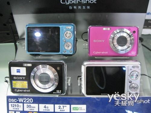 家用時尚卡片機 索尼W220送2G卡僅1440元