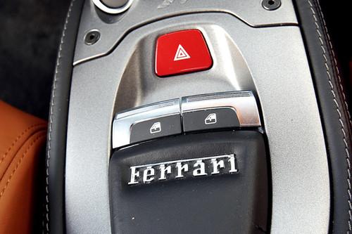 國家寶藏 試法拉利最新超跑458 Italia