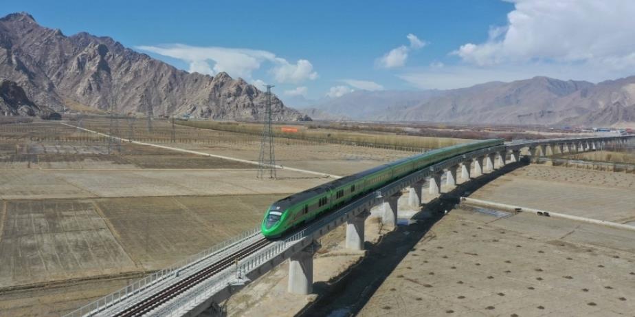 中國速度，讓奇跡不斷發生<p>有一種速度叫中國速度，有一種效率是中國效率。這十年，中國速度一次次驚艷世界。<p>