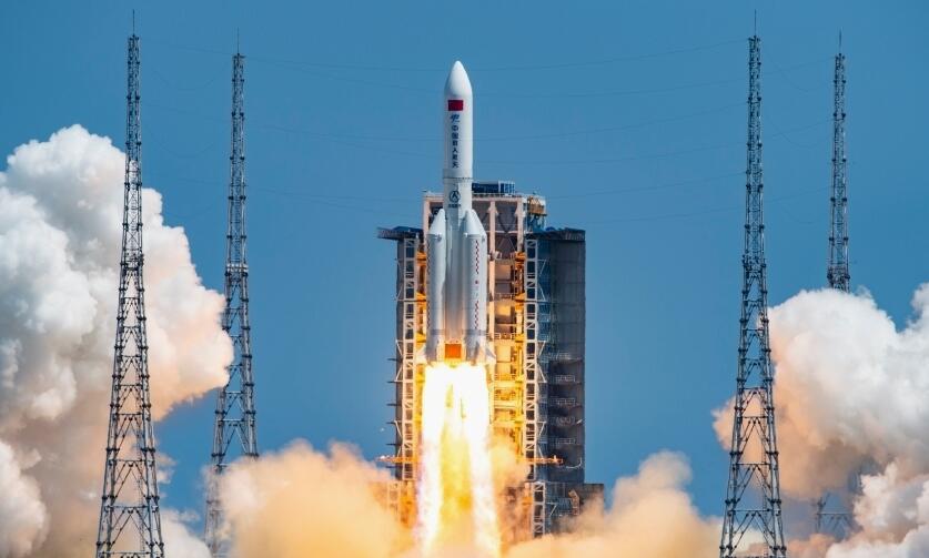 十年鏗鏘步，中國新坐標<p>以非凡十年的奮進征程為縱軸，以時代先鋒的擔當作為為橫軸，立于新時代中國的現實原點，來路星光燦燦，今朝群英堂堂。<p>