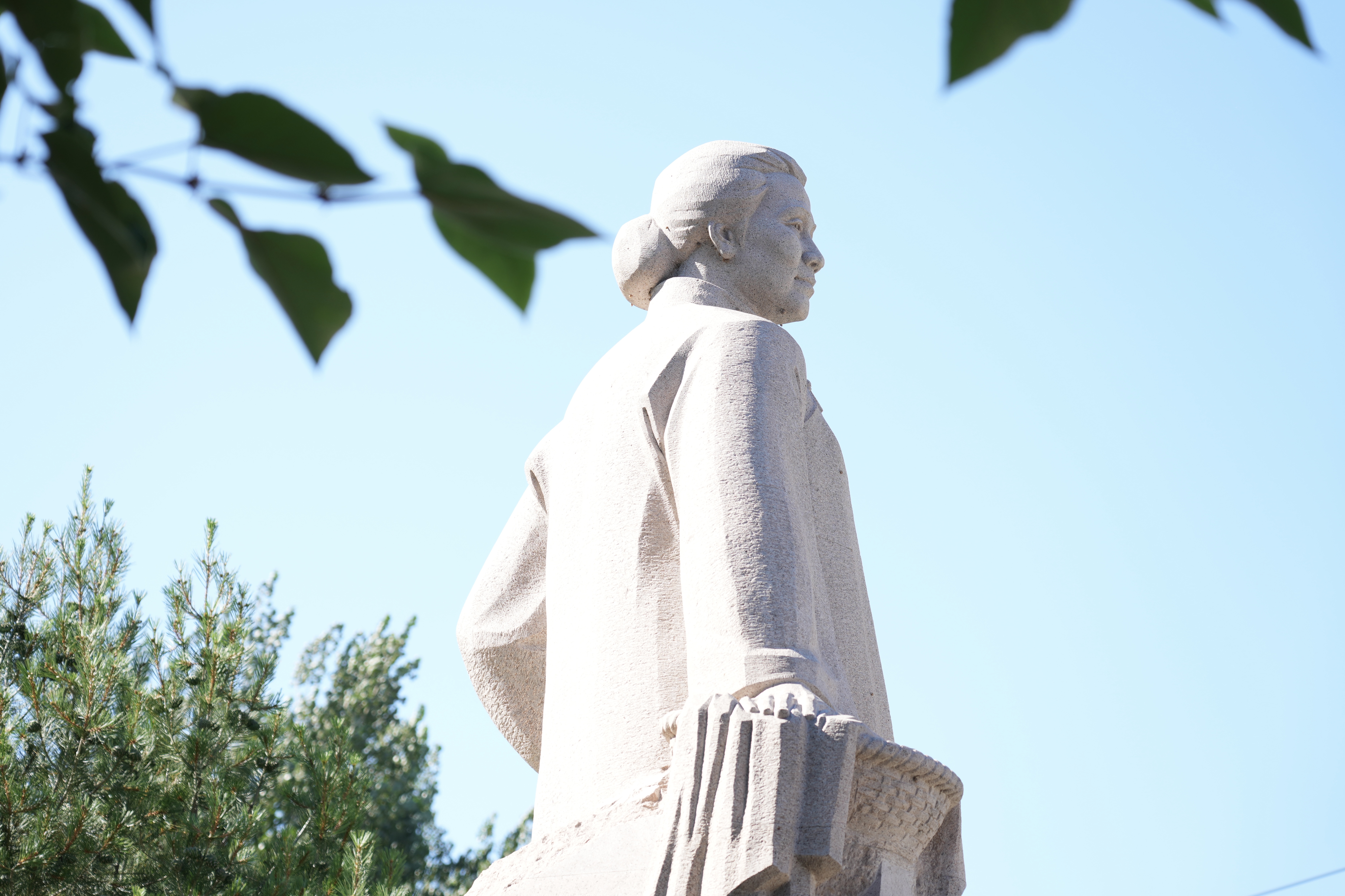 探訪英雄母親鄧玉芬故居