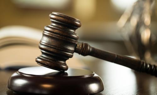 待換防盜門堵門口 業主回家被砸誰擔責