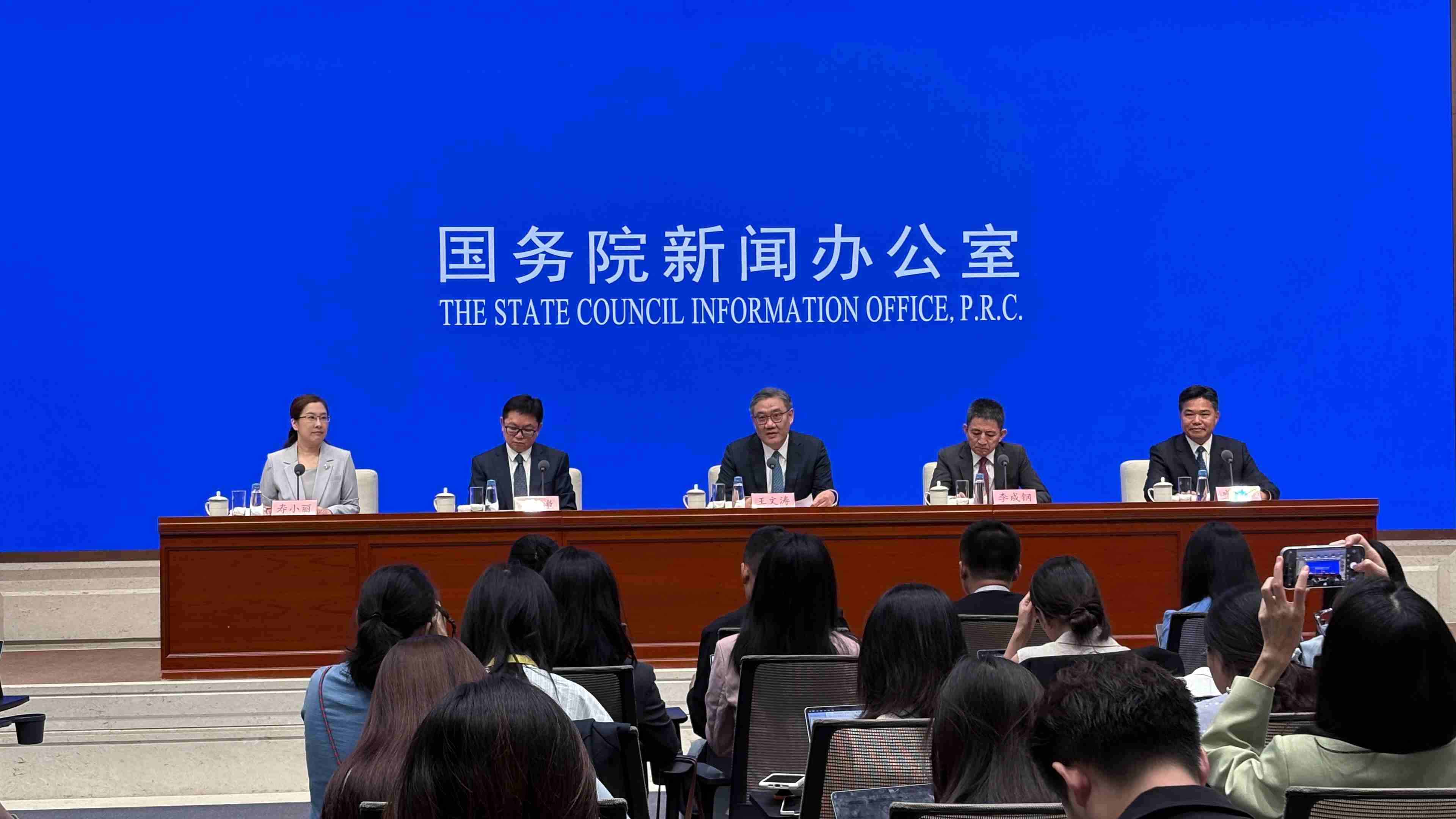 國新辦舉行“高質量完成‘十四五’規劃”系列主題新聞發布會（商務部）