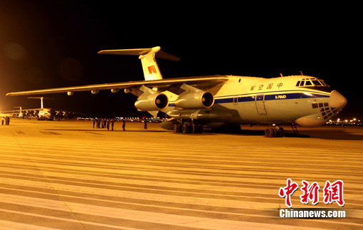 廣空某師再次出動4架伊爾76運輸機連夜馳援舟曲