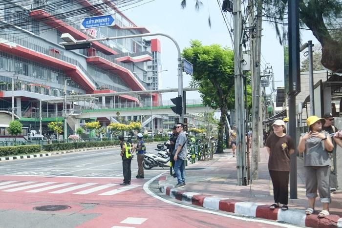 地震次日泰國曼谷正逐步恢復(fù)正常社會(huì)秩序