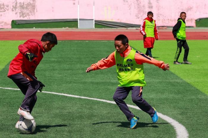 黃河源頭足球青訓基地：缺氧不缺熱愛